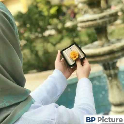 Aesthetic Hidden Face Girl Pic Black And White