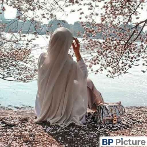 Aesthetic Hidden Face Girl Pic Black And White