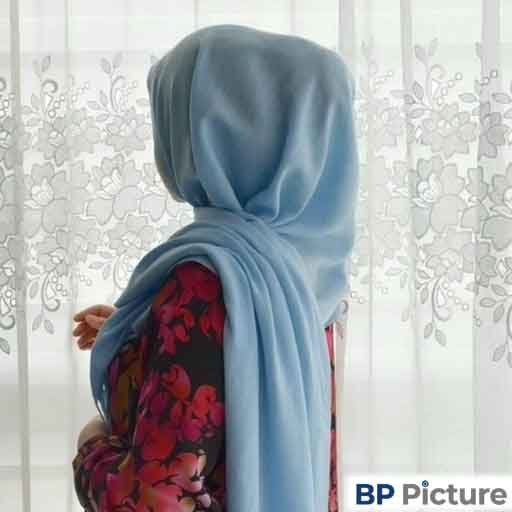 Aesthetic Hidden Face Girl Pic Black And White