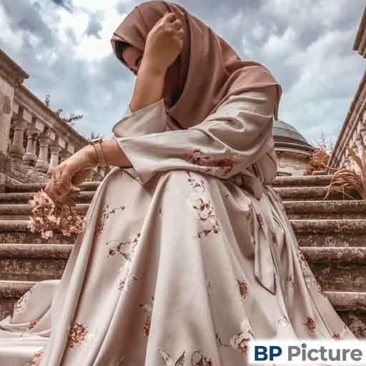 Aesthetic Hidden Face Girl Pic Black And White