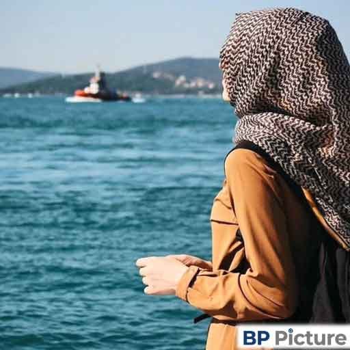 Aesthetic Hidden Face Girl Pic Black And White